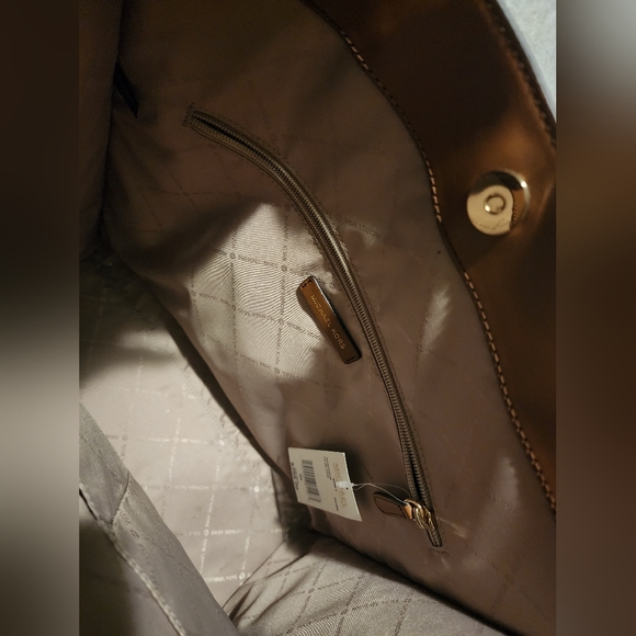 Purse - Picture 3 of 5